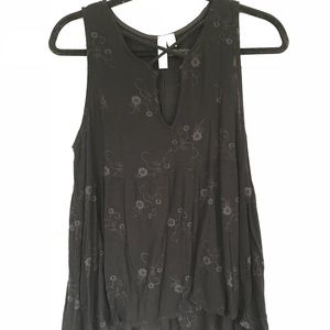 Black criss-cross tank!